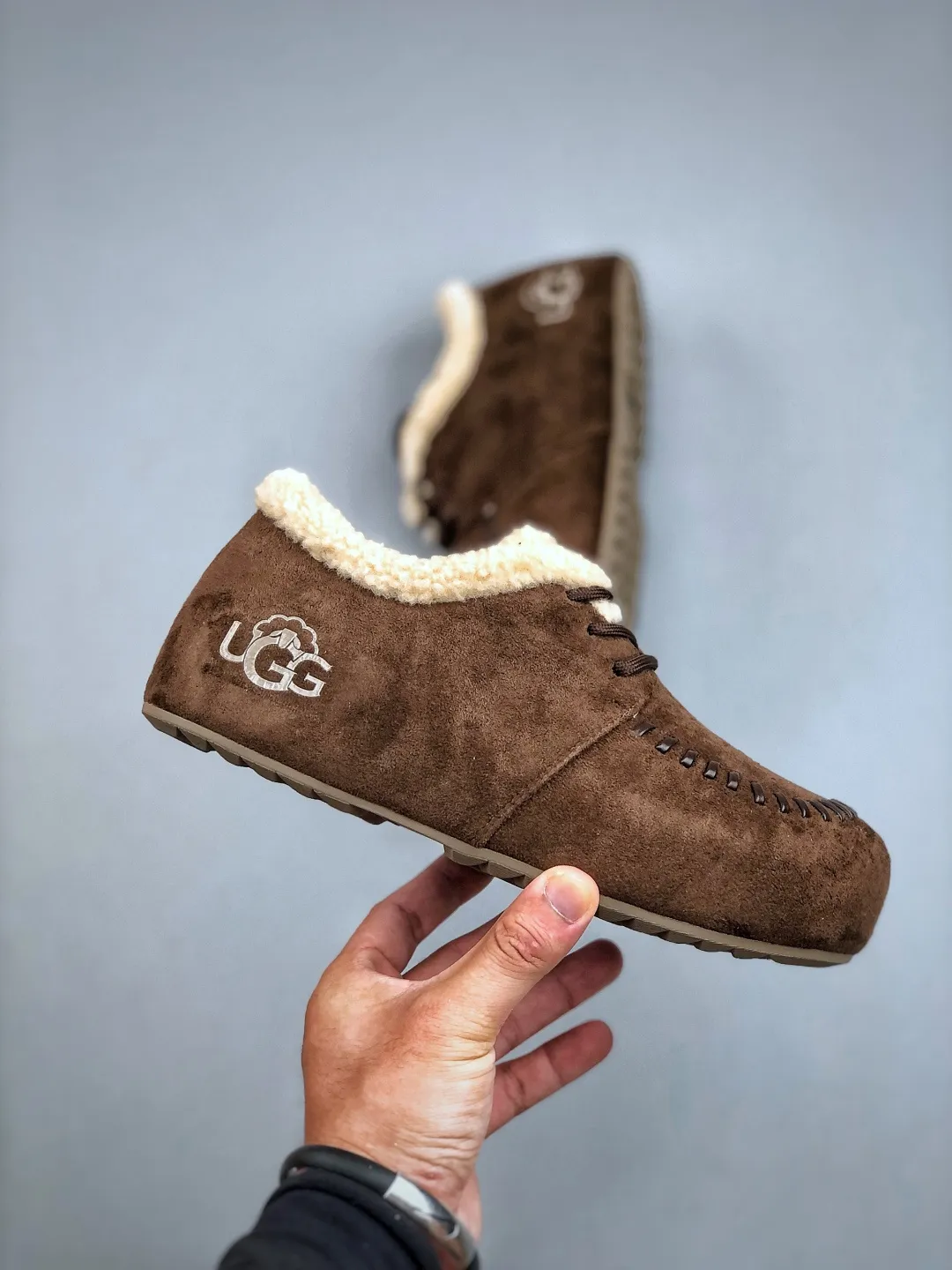 💰520 supports the store G UGG2025ss official website latest hanni thick sole, I love it so much, and it is very light and easy to wear. When paired with socks, it has a super sweet girly feel. Dopamine color, full of vitality, really super girl ~ fall in love at a glance, original material of the upper, original outsole, soft and comfortable on the feet, versatile, can make the legs look longer in seconds, a must-have item for summer Size: 35-40